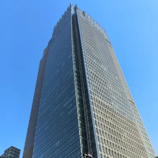 Puntu-euskarrizko beirazko horma gortinak